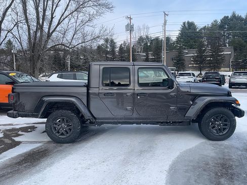 New 2026 Jeep Gladiator Sport image 4