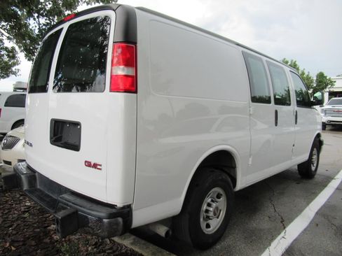 Used 2021 GMC Savana 2500 w/ Driver Convenience Package RWD image 4