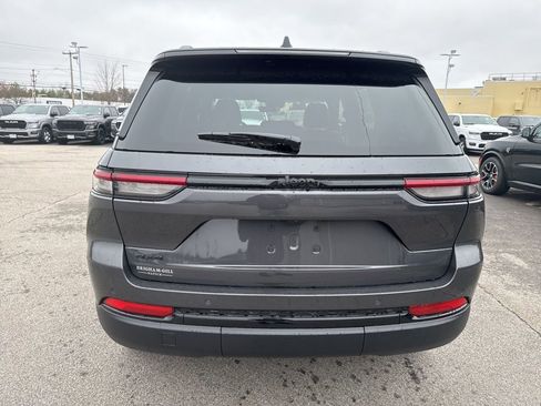 New 2025 Jeep Grand Cherokee 4WD image 4
