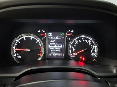 Used 2021 Toyota 4Runner TRD Off-Road Premium w/ Moonroof Package AWD/4WD image 17