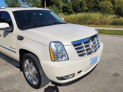 Used 2012 Cadillac Escalade Luxury image 9