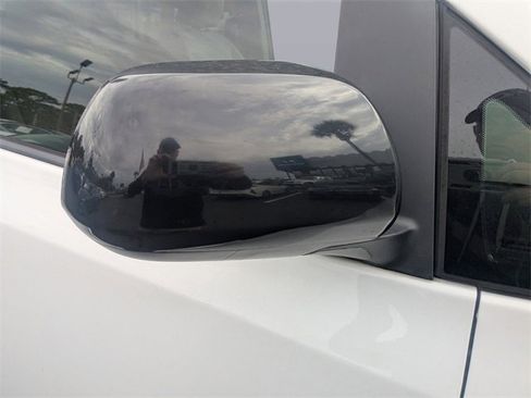 Used 2019 Toyota Sienna LE image 12