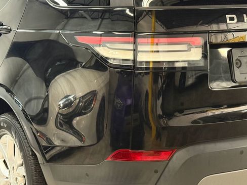 Used 2020 Land Rover Discovery SE image 12