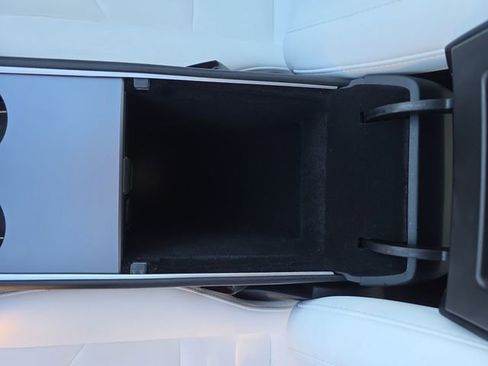 Used 2022 Tesla Model Y Performance image 26