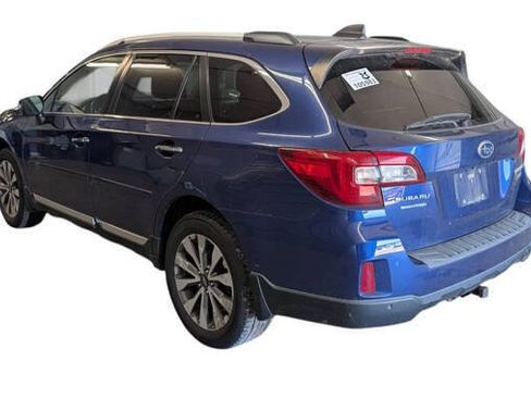 Used 2017 Subaru Outback 3.6R Touring AWD/4WD image 3