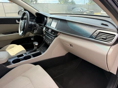 Used 2018 Kia Optima LX w/ 17" Alloy Wheels Package FWD image 19