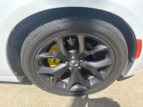 Used 2017 Dodge Charger R/T w/ Plus Group RWD image 5