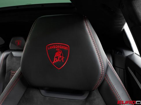 Used 2022 Lamborghini Urus *HIGH GLOSS BLACK STYLE PACKAG image 38