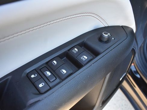 Used 2022 Jeep Compass Limited w/ Sun and Sound Group image 14