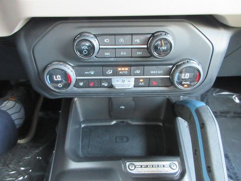 Used 2023 Ford Bronco Wildtrak AWD/4WD image 42