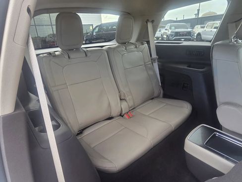 Used 2022 Lincoln Aviator Reserve w/ Equipment Group 201A AWD/4WD image 17