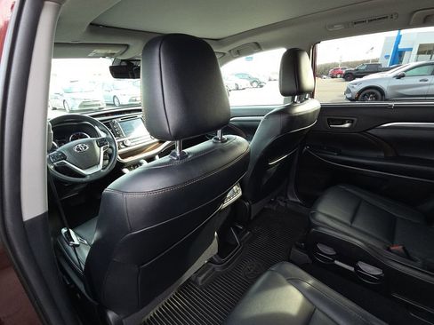 Used 2019 Toyota Highlander Limited Platinum image 28