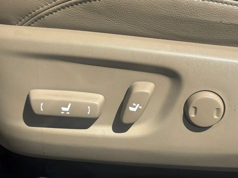 Used 2019 Toyota 4Runner Limited AWD/4WD image 8