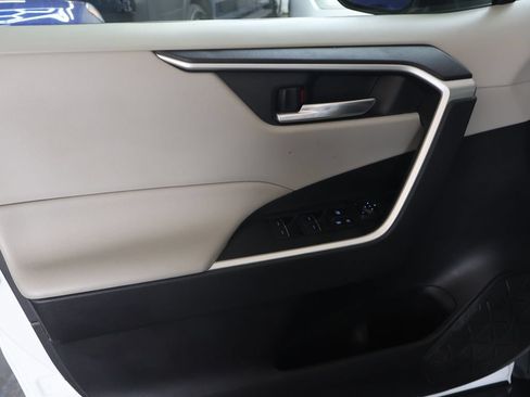 Used 2022 Toyota RAV4 XLE FWD image 15