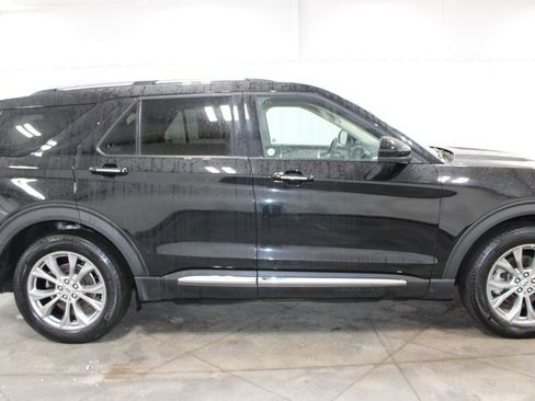 Used 2023 Ford Explorer Limited image 11
