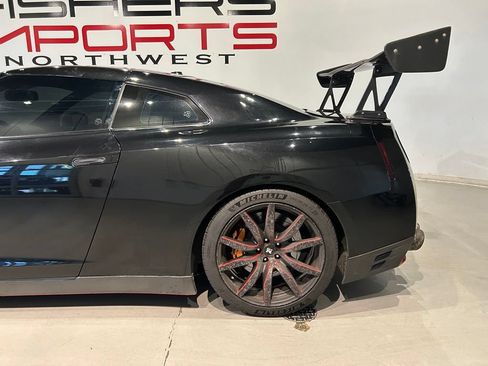 Used 2014 Nissan GT-R Premium AWD/4WD image 4