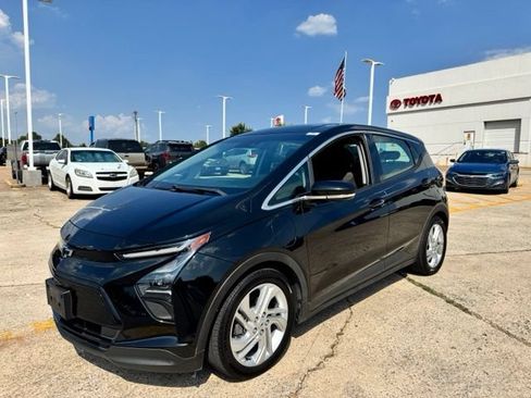 Used 2022 Chevrolet Bolt LT FWD image 2