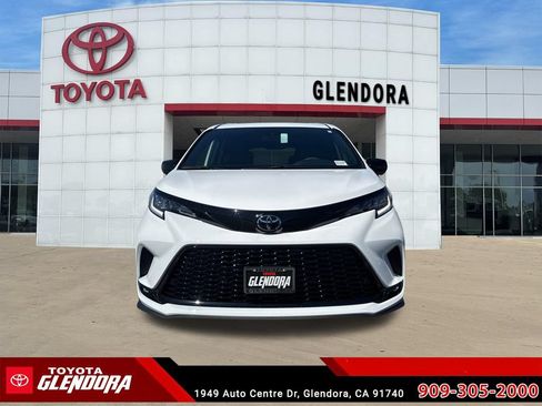 New 2026 Toyota Sienna XSE FWD image 3