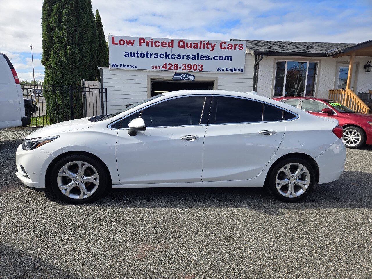 Used 2017 Chevrolet Cruze Premier FWD image 2