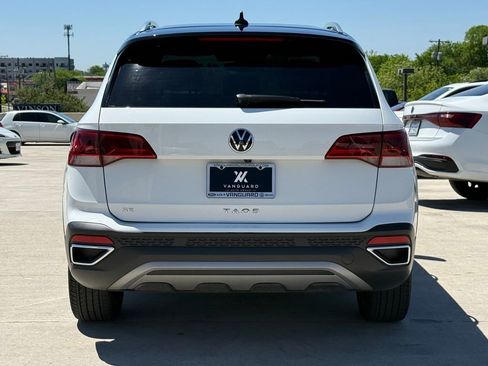 Used 2023 Volkswagen Taos SE w/ Panoramic Sunroof Package FWD image 8