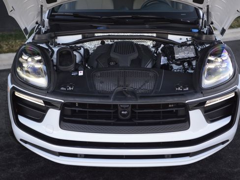 Certified 2025 Porsche Macan image 35