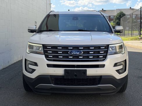 Used 2017 Ford Explorer Limited w/ Equipment Group 301A AWD/4WD image 8