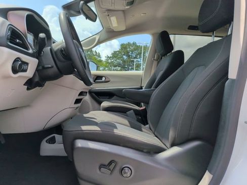 Used 2024 Chrysler Voyager LX FWD image 11