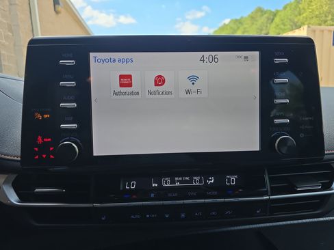 Used 2024 Toyota Sienna XSE FWD image 22