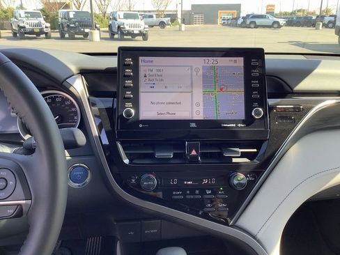 Used 2023 Toyota Camry XLE image 17