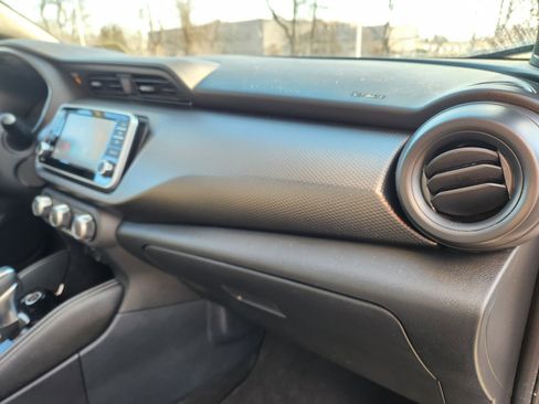 Used 2018 Nissan Kicks S image 17