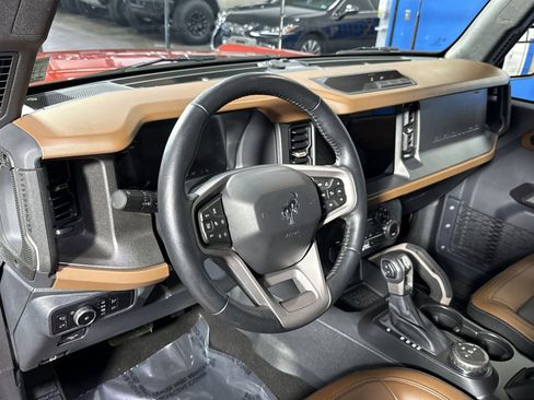 Used 2024 Ford Bronco Outer Banks image 18