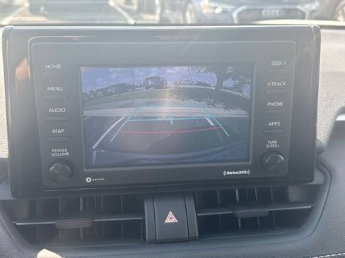 Used 2021 Toyota RAV4 LE AWD/4WD image 12