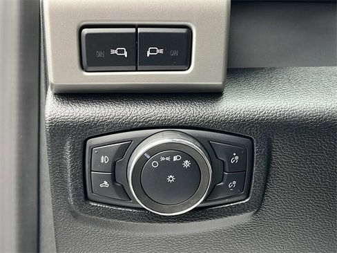 Used 2020 Ford F250 Lariat w/ Chrome Package image 32