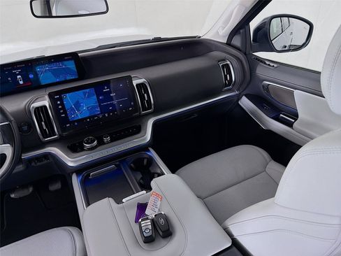 Used 2025 Ford Expedition Max Platinum AWD/4WD image 26