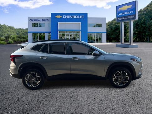 Certified 2025 Chevrolet Trax LT w/ Driver Confidence Package FWD image 7