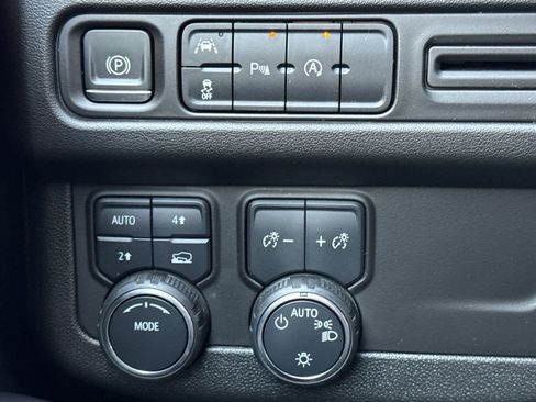 Used 2024 Chevrolet Tahoe LT image 32