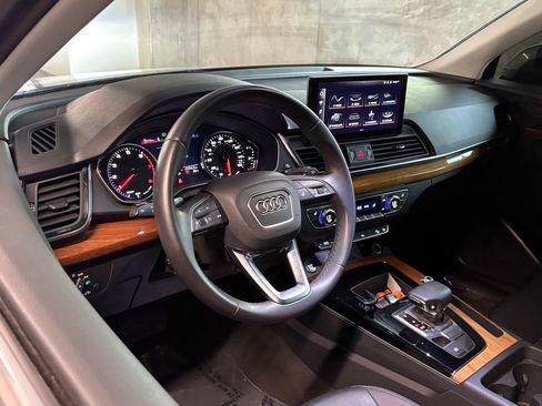Used 2023 Audi Q5 2.0T Premium w/ Convenience Package AWD/4WD image 4