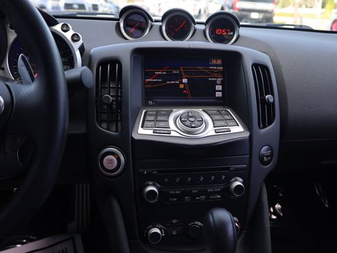 Used 2017 Nissan 370Z Touring image 11