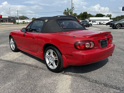 Used 2005 MAZDA MX-5 Miata w/ Convenience Pkg RWD image 3