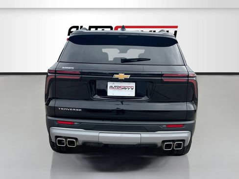 Used 2026 Chevrolet Traverse LT w/ Driver Confidence Package FWD image 6