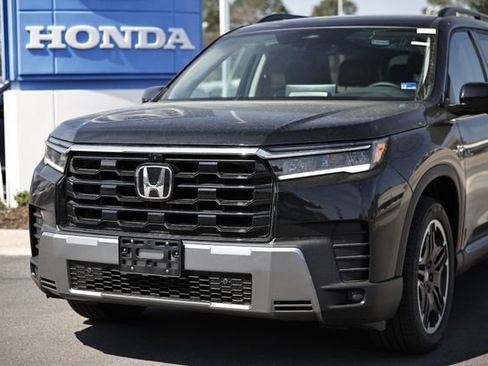 New 2026 Honda Pilot Touring image 2