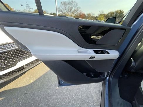 New 2026 Lincoln Aviator AWD image 9