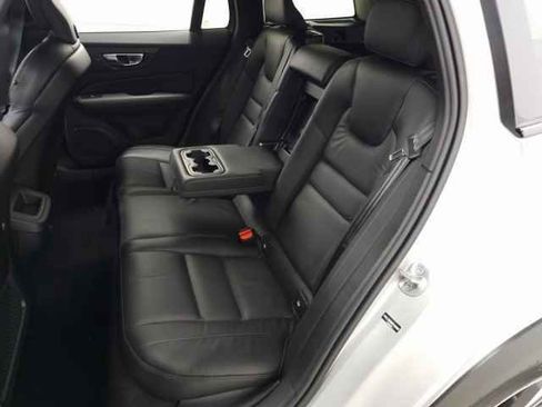 Certified 2025 Volvo V60 B5 Cross Country Plus image 33