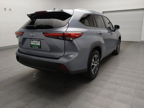 Used 2021 Toyota Highlander XLE image 9
