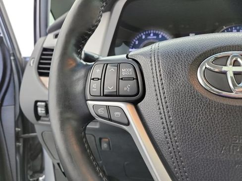 Used 2017 Toyota Sienna Limited Premium FWD image 22