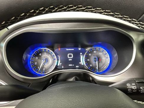 Used 2024 Chrysler Pacifica Touring-L FWD image 17