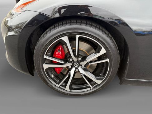 Used 2018 Nissan 370Z Coupe RWD image 9