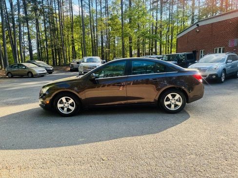 Used 2015 Chevrolet Cruze LT w/ Technology Package FWD image 1