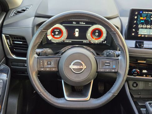 Used 2024 Nissan Rogue SL FWD image 26