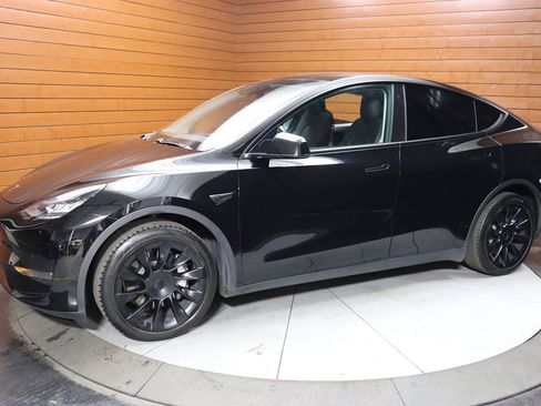 Used 2021 Tesla Model Y Long Range image 8